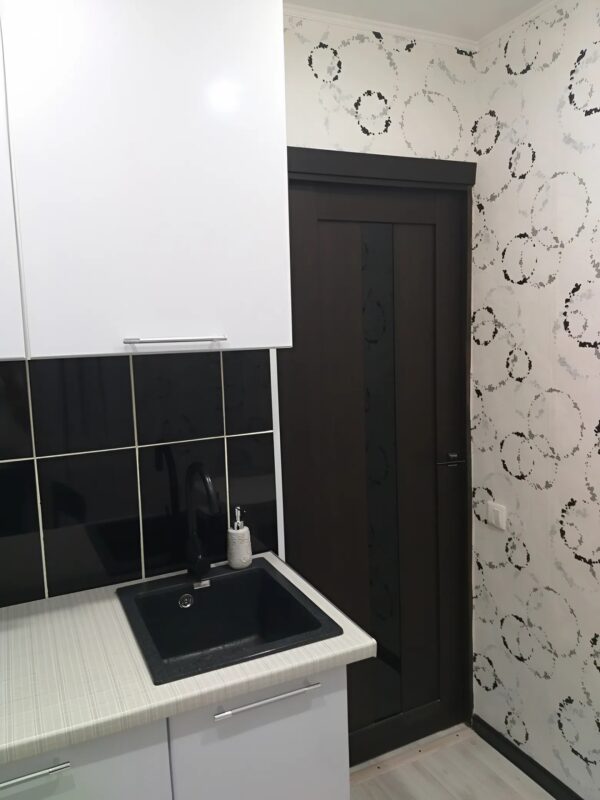 Personne n’aurait imaginé acheter cet appartement délabré… jusqu’à ce qu’un couple y voie un potentiel incroyable