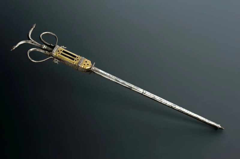 Un objet médiéval précieux : découvrez cet instrument ancien et mystérieux utilisé par les médecins du 16e siècle