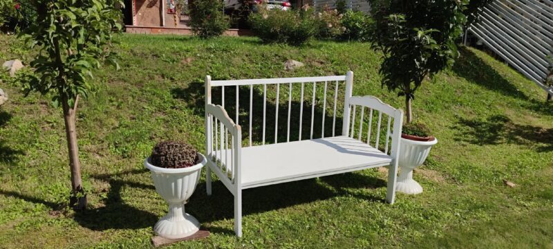 Comment j'ai transformé le berceau de ma fille en une pièce unique : une métamorphose surprenante à découvrir