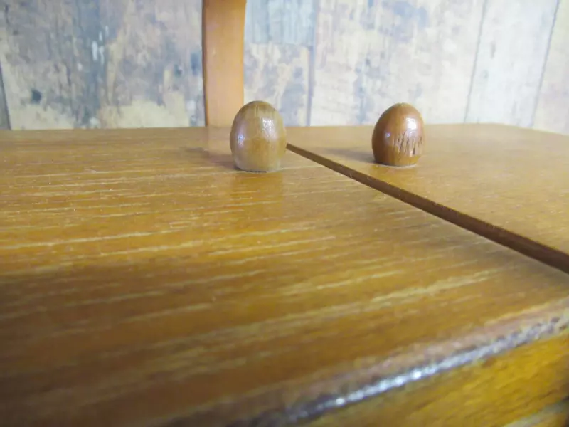 Tu ne devineras jamais à quoi servait cette boîte en bois vintage… mais Mamie, elle, le savait !