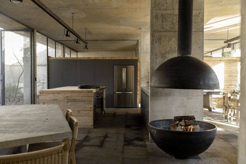 Peut-être passeriez-vous devant cette maison sans y prêter attention... Pourtant, à l'intérieur se cache un espace unique, tout droit sorti d'un rêve