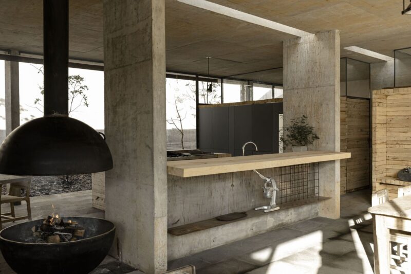 Peut-être passeriez-vous devant cette maison sans y prêter attention... Pourtant, à l'intérieur se cache un espace unique, tout droit sorti d'un rêve