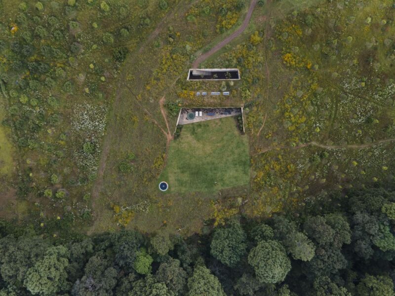 Peut-être passeriez-vous devant cette maison sans y prêter attention... Pourtant, à l'intérieur se cache un espace unique, tout droit sorti d'un rêve