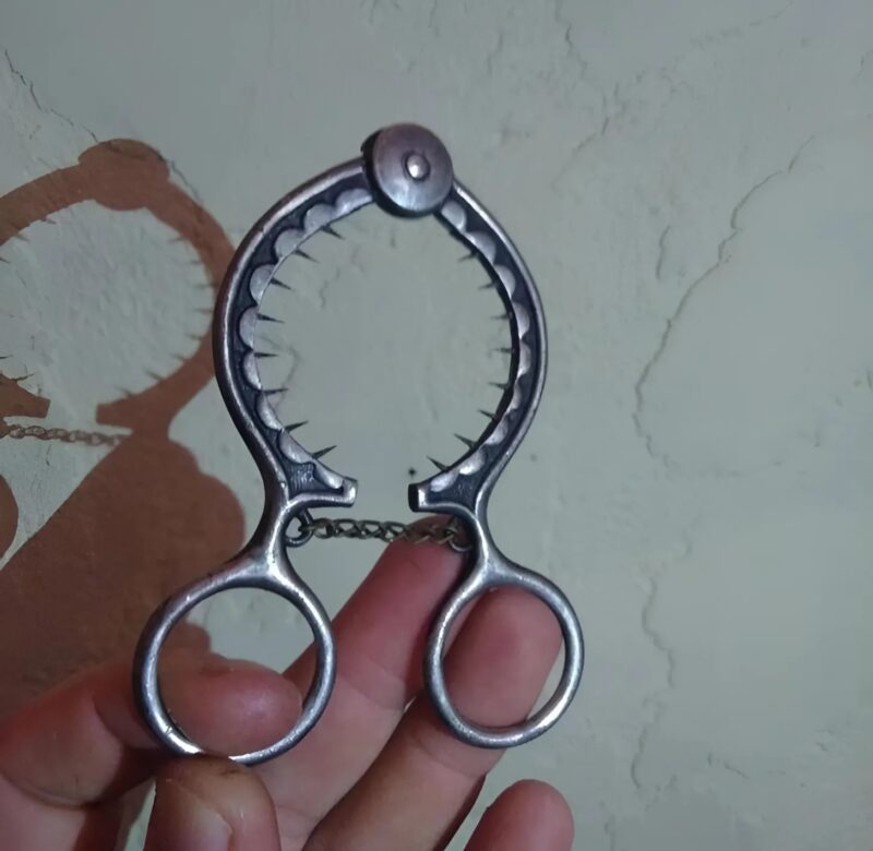 On vient à peine de découvrir comment se servir de cet objet de cuisine vintage et étrange