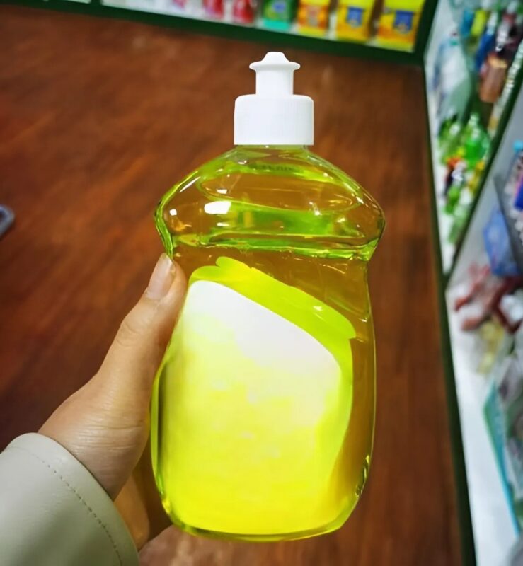 Vous ne jetterez plus jamais le bouchon de votre liquide vaisselle après avoir découvert cette astuce géniale pour la cuisine