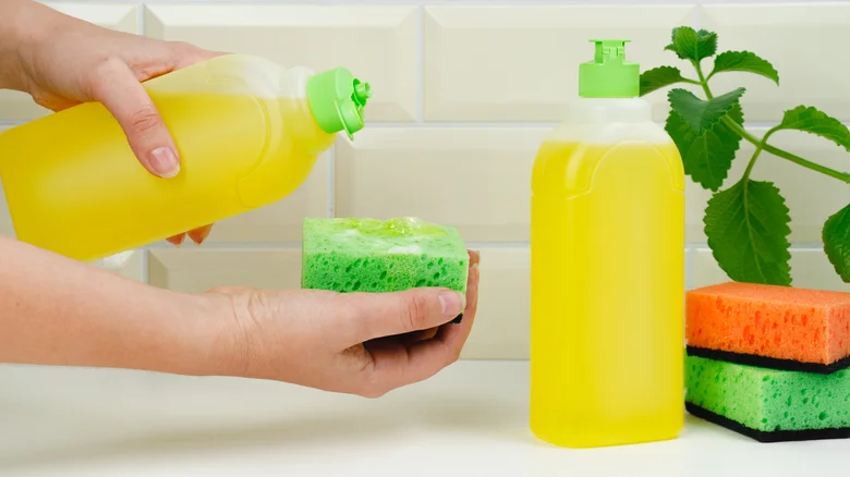 Vous ne jetterez plus jamais le bouchon de votre liquide vaisselle après avoir découvert cette astuce géniale pour la cuisine