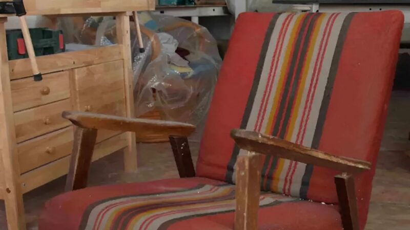 Avant et après : ce fauteuil abandonné a vécu une transformation incroyable que vous n'oserez pas croire