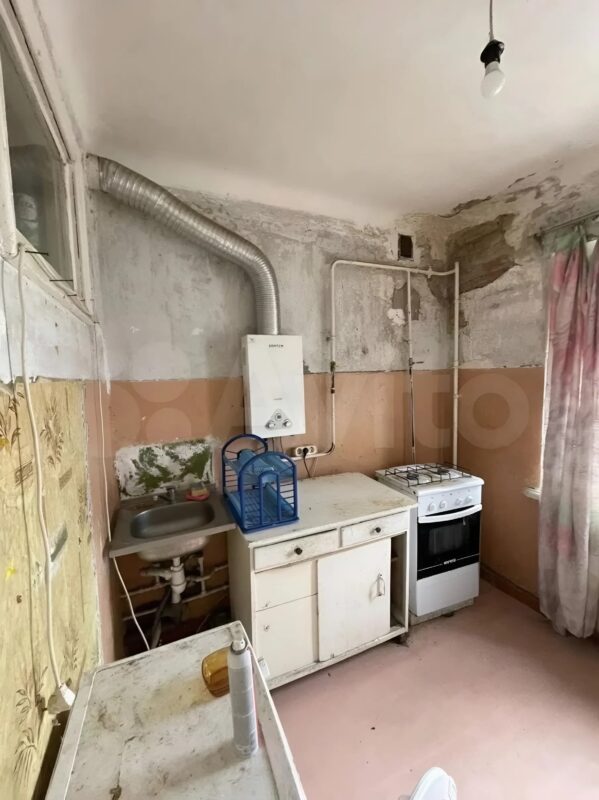 Avant et après : comment une cuisine délabrée dans un petit appartement de 29 m² a été complètement transformée en un espace moderne