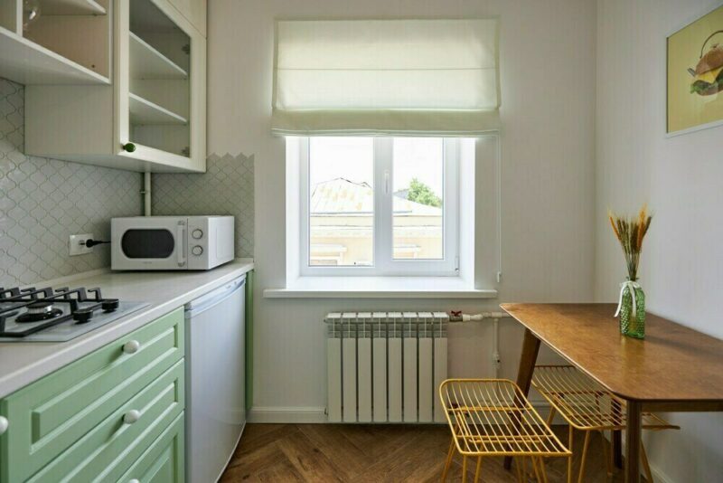 Avant et après : comment une cuisine délabrée dans un petit appartement de 29 m² a été complètement transformée en un espace moderne