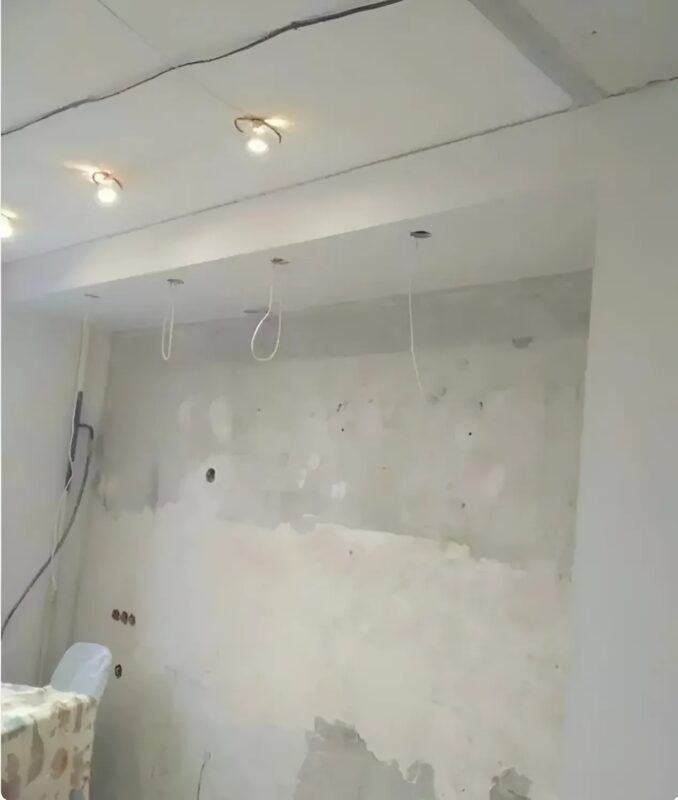 J’avais peur d’opter pour du stratifié au lieu du carrelage… mais après la rénovation de la cuisine, je suis restée sans voix