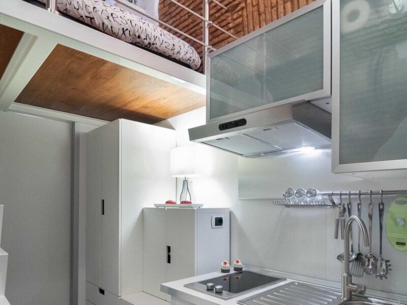 Un logement de la taille d'un placard : cet appartement romain de 7 m² prouve qu'un aménagement astucieux fait toute la différence