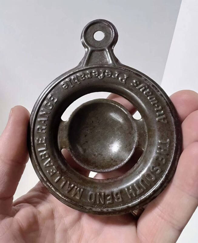 Redécouverte d’un ustensile de cuisine oublié : un objet du passé qui témoigne d’un savoir-faire culinaire précieux et ingénieux