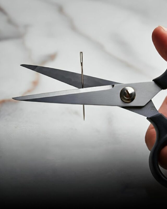 Envie d’aiguiser vos ciseaux en un clin d'œil ? Pas besoin d'outils coûteux ni de techniques compliquées ! Découvrez des astuces simples et rapides