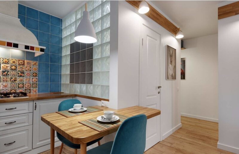 Elle a acheté un studio en ruine et l’a transformé en un deux-pièces sublime – voici comment elle a fait