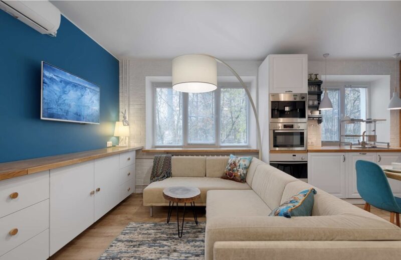 Elle a acheté un studio en ruine et l’a transformé en un deux-pièces sublime – voici comment elle a fait