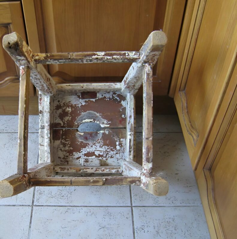 Cette vieille chaise allait finir à la poubelle… jusqu’à ce que je décide de la transformer !