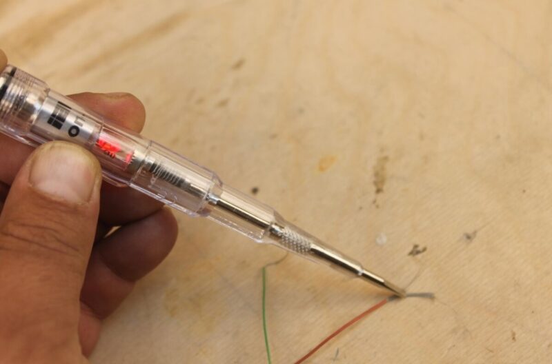 Je ne savais pas que mon tournevis testeur pouvait faire ça – un électricien dévoile ses secrets