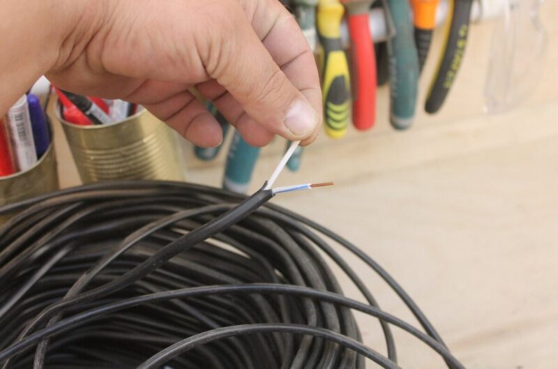 Je ne savais pas que mon tournevis testeur pouvait faire ça – un électricien dévoile ses secrets