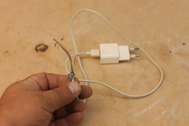 Je ne savais pas que mon tournevis testeur pouvait faire ça – un électricien dévoile ses secrets