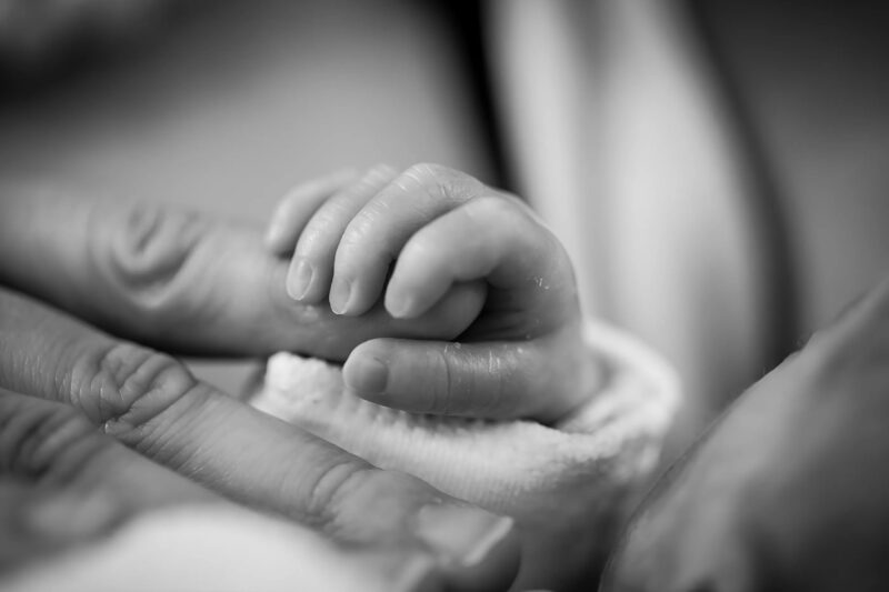 Ma mère m'a mise à la porte quand j'étais enceinte il y a 12 ans — hier, elle est réapparue en larmes sur le seuil de ma maison