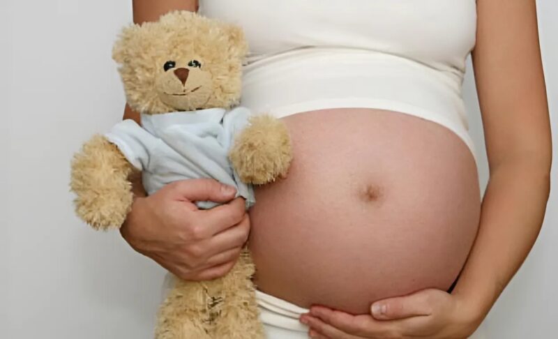 Ma mère m'a mise à la porte quand j'étais enceinte il y a 12 ans — hier, elle est réapparue en larmes sur le seuil de ma maison