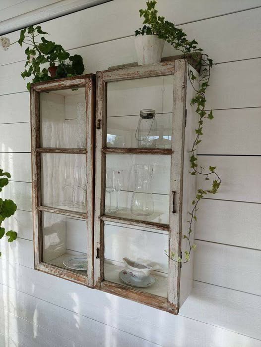 Incroyable comme de simples vieilles fenêtres peuvent transformer une maison en petit paradis vintage
