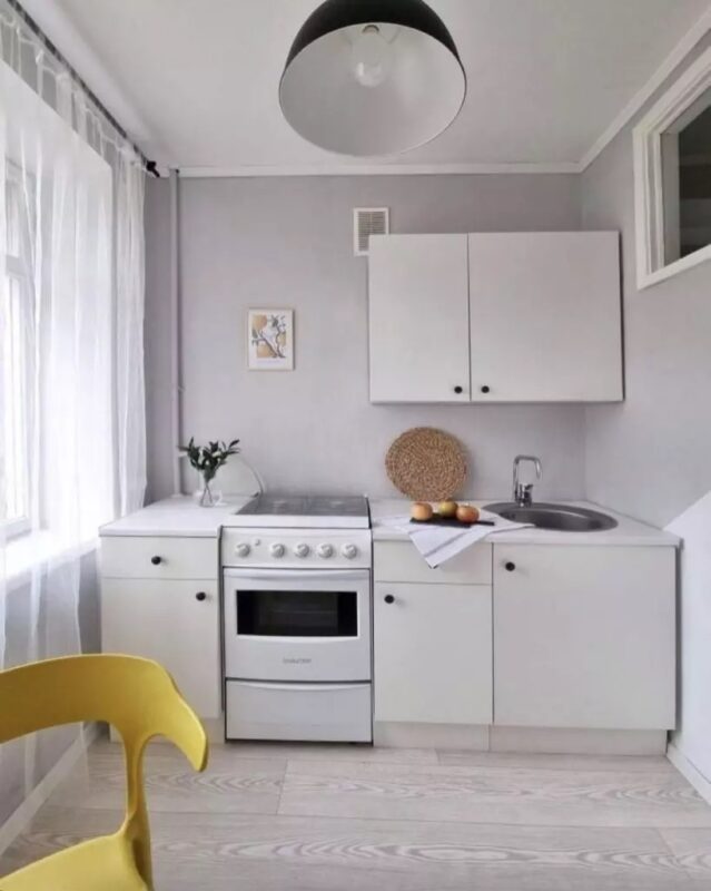 Une minuscule cuisine de 5 m², transformée sans se ruiner, mais avec un cœur immense