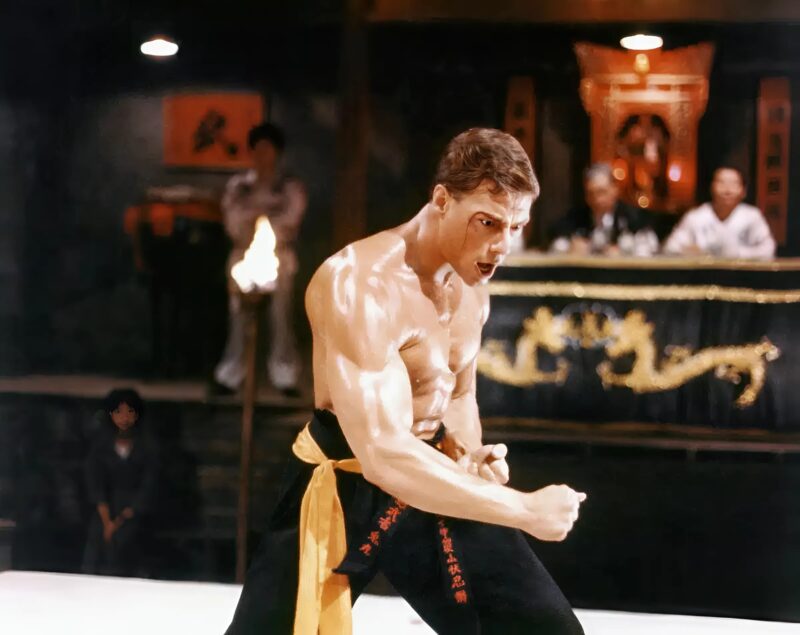 D’un petit danseur discret à icône mondiale des arts martiaux : l’incroyable parcours de ce petit garçon devenu l’un des acteurs les plus célèbres au monde