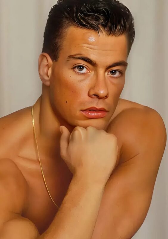D’un petit danseur discret à icône mondiale des arts martiaux : l’incroyable parcours de ce petit garçon devenu l’un des acteurs les plus célèbres au monde