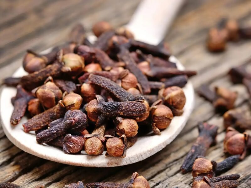 Clou de girofle, gingembre et thé Lipton : l’infusion miracle qui séduit de plus en plus de monde