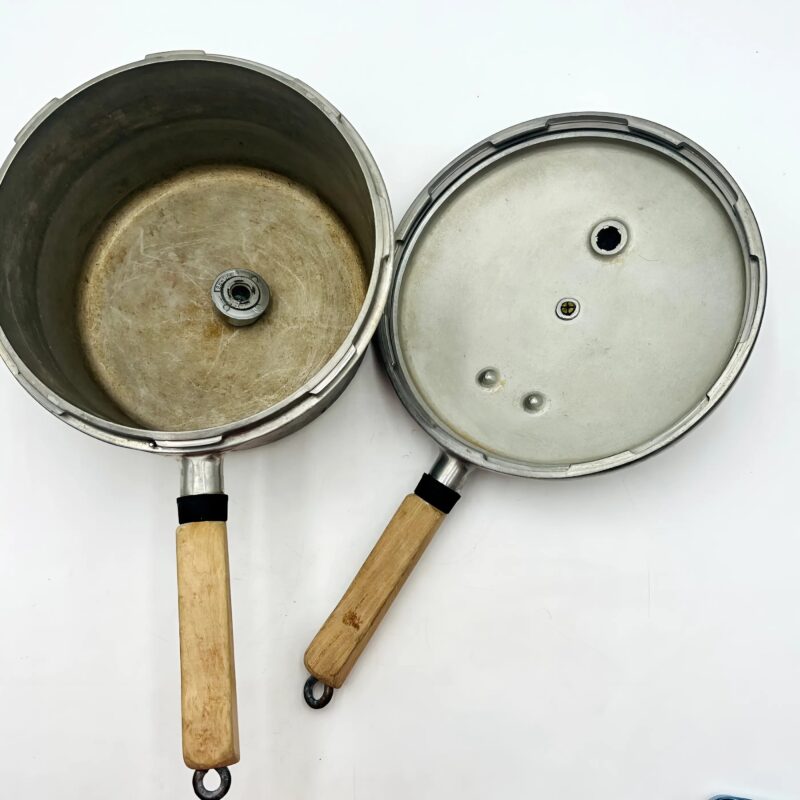 Quelqu’un chez vous avait ça dans sa cuisine ? Je suis tombé dessus par hasard… et j’en suis resté bouche bée