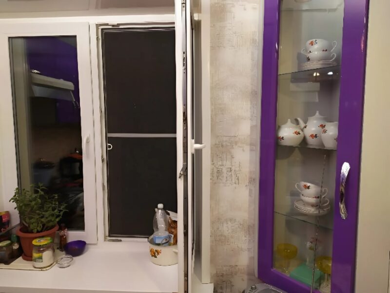 Elle a transformé sa petite cuisine toute seule avec un budget ridicule, et le résultat a dépassé toutes les attentes