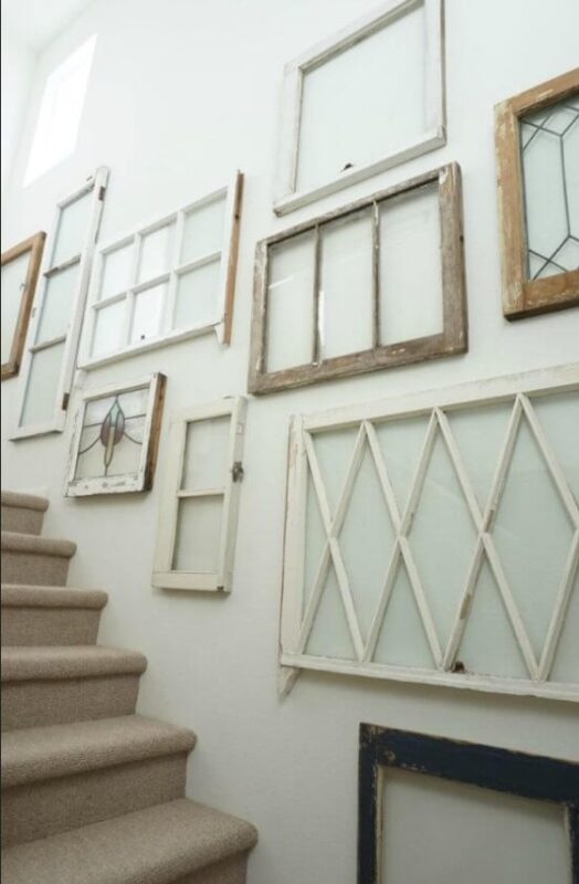 Incroyable comme de simples vieilles fenêtres peuvent transformer une maison en petit paradis vintage