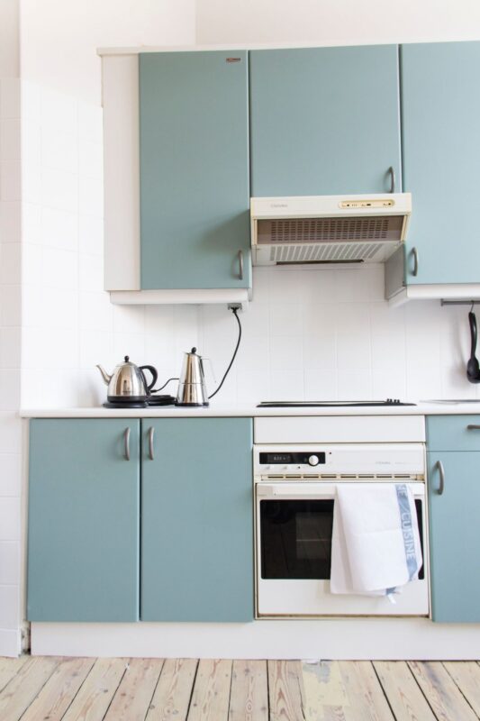 Avant et après : transformer une cuisine démodée sans démolition, avec créativité et petit budget