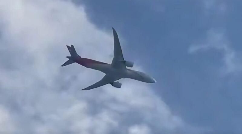 Un Boeing 787 percute un oiseau et provoque l’explosion d’un moteur en plein vol : un drame évité de justesse