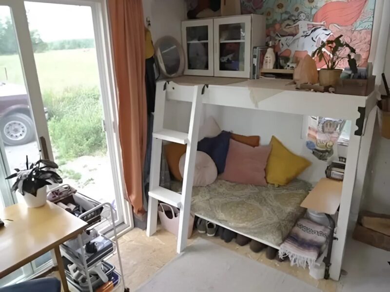 Un nouveau départ : une femme transforme un modeste cabanon en un véritable rêve après son divorce