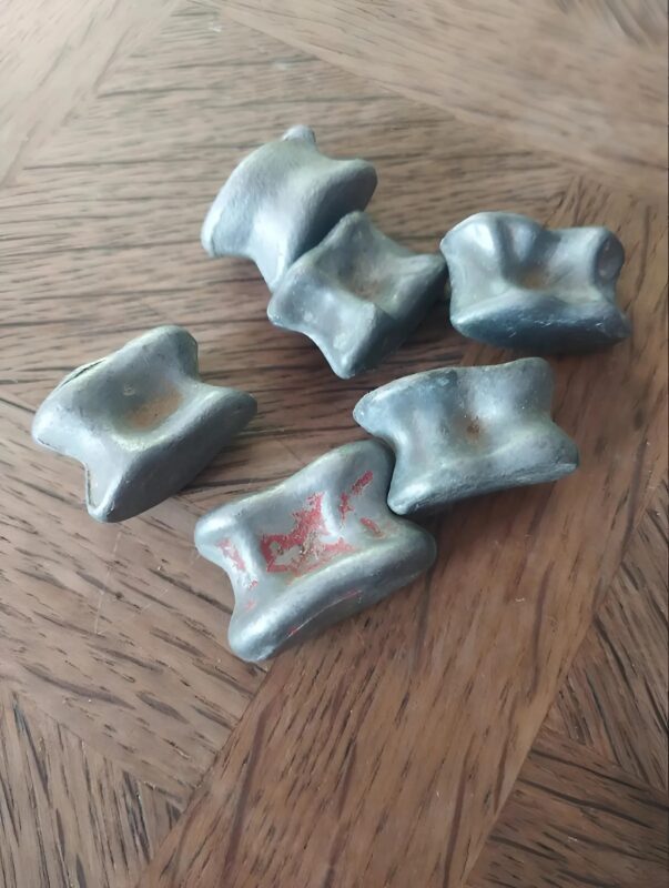 Ces petits objets métalliques que nos grands-parents reconnaissent instantanément, mais qui laissent les jeunes perplexes !