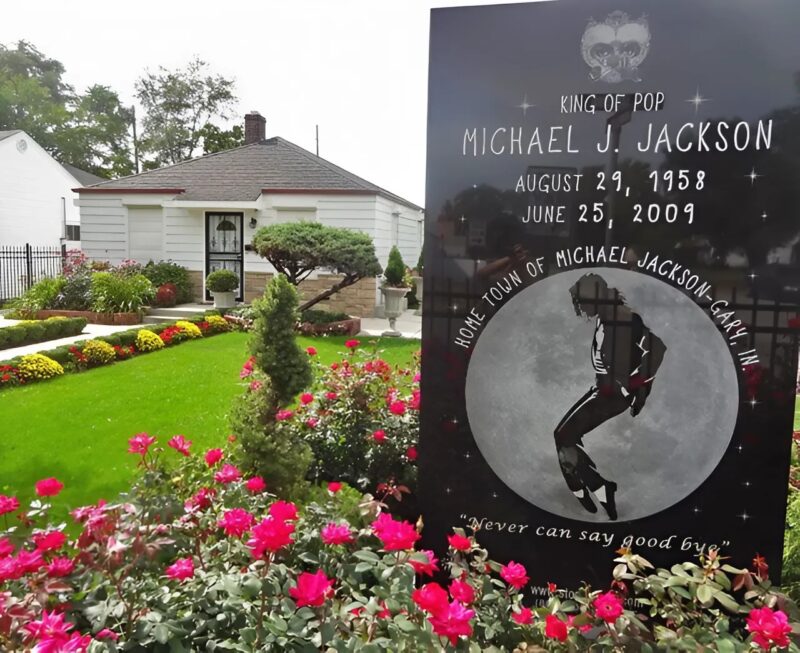 Ce qui a été retrouvé dans la tombe de Michael Jackson, rouverte après 15 ans, défie toute logique humaine