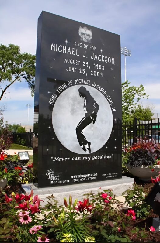 Ce qui a été retrouvé dans la tombe de Michael Jackson, rouverte après 15 ans, défie toute logique humaine