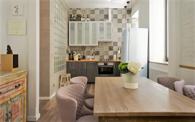 Une métamorphose incroyable : un jeune couple transforme un logement délabré en un bijou de design