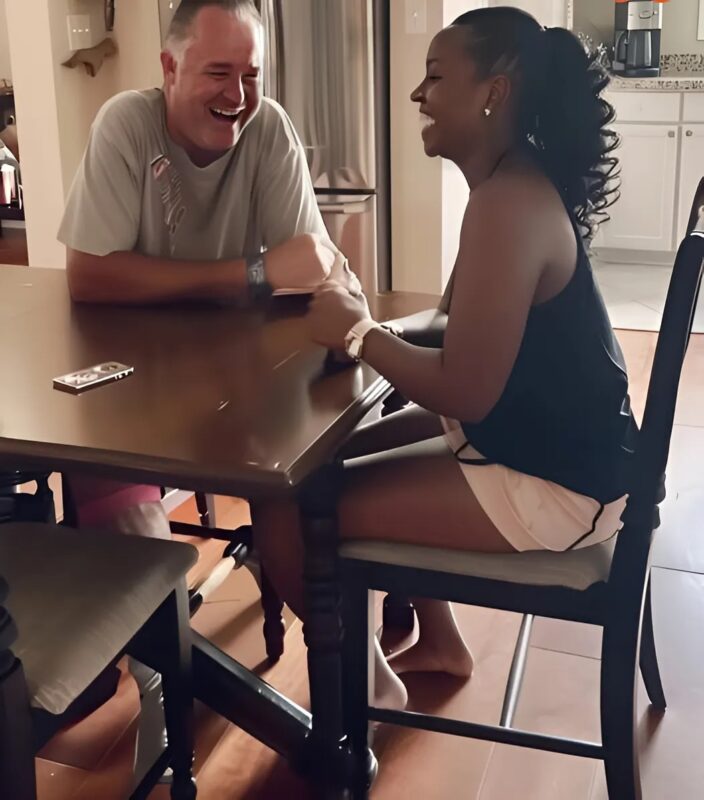 J'ai engagé une nounou pour s'occuper de mes enfants et j'ai vu à quel point mon époux et mes enfants avaient changé - et puis un jour, je suis rentrée plus tôt à la maison