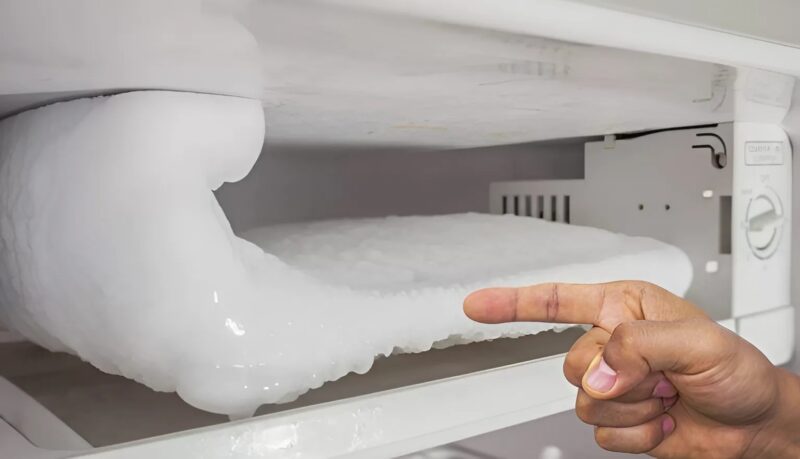 Comment éviter efficacement la formation de givre dans votre congélateur et prolonger sa durée de vie