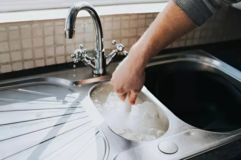 Le conseil d’un plombier pour déboucher vos canalisations sans vous ruiner