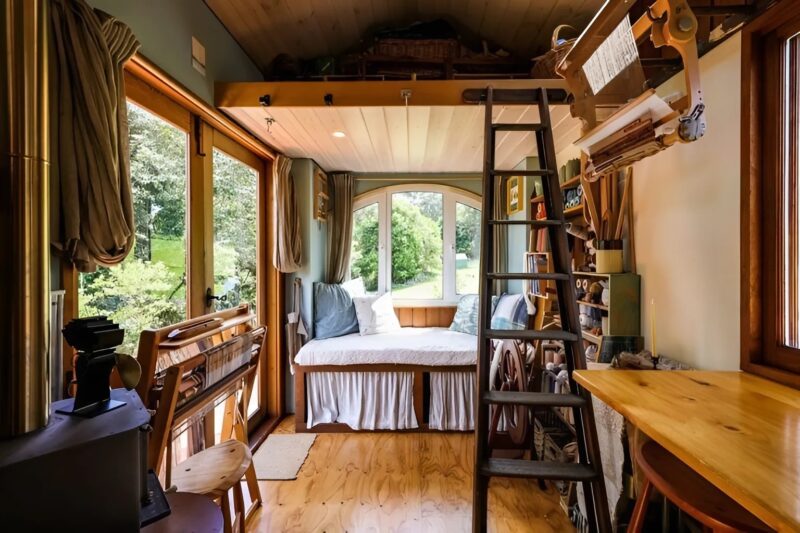 « Elle n’avait que trois mille dollars » : une femme a construit une petite maison incroyablement belle