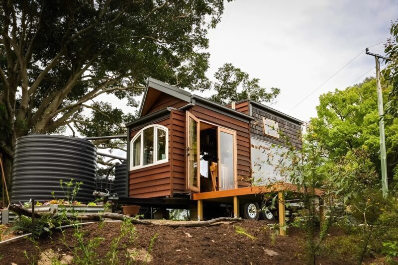 « Elle n’avait que trois mille dollars » : une femme a construit une petite maison incroyablement belle
