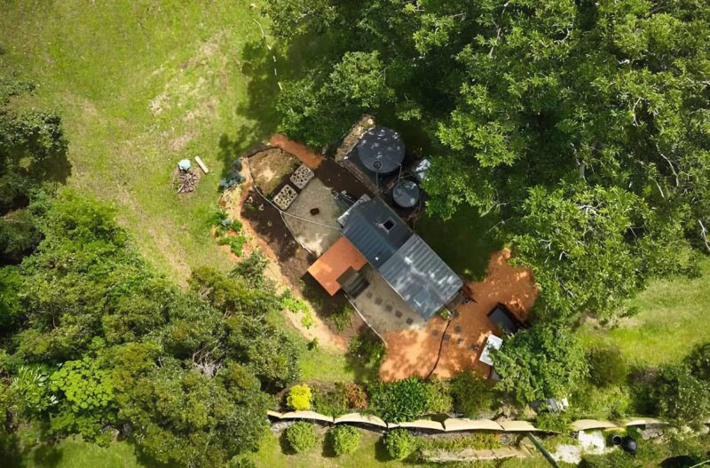 « Elle n’avait que trois mille dollars » : une femme a construit une petite maison incroyablement belle