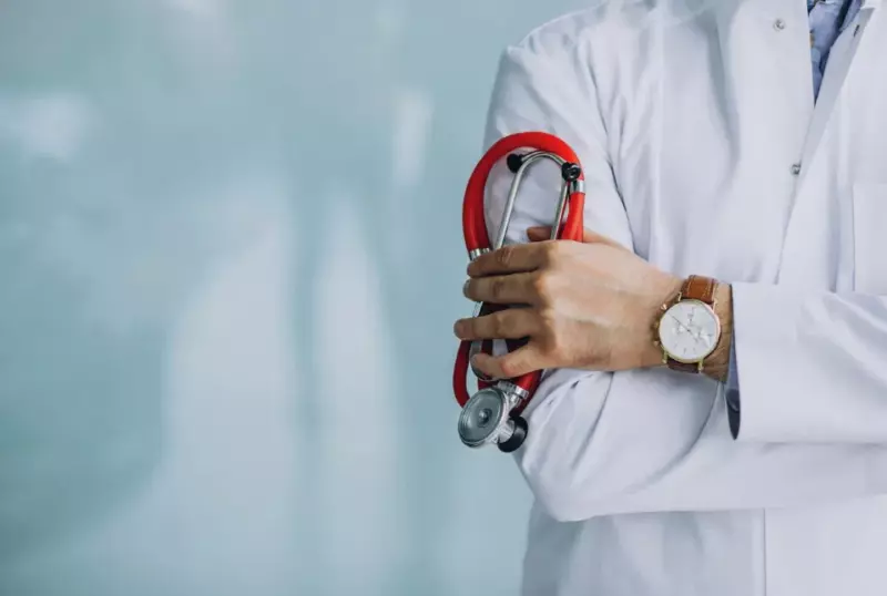 Une enfant au ventre gonflé : ce que les médecins ont découvert a glacé le sang dans leurs veines